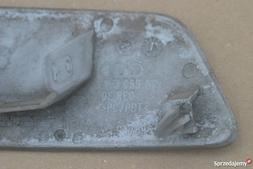 AUDI A3 ZAŚLEPKA SPRYSKIWACZA KLAPKA LEWA Bieleń