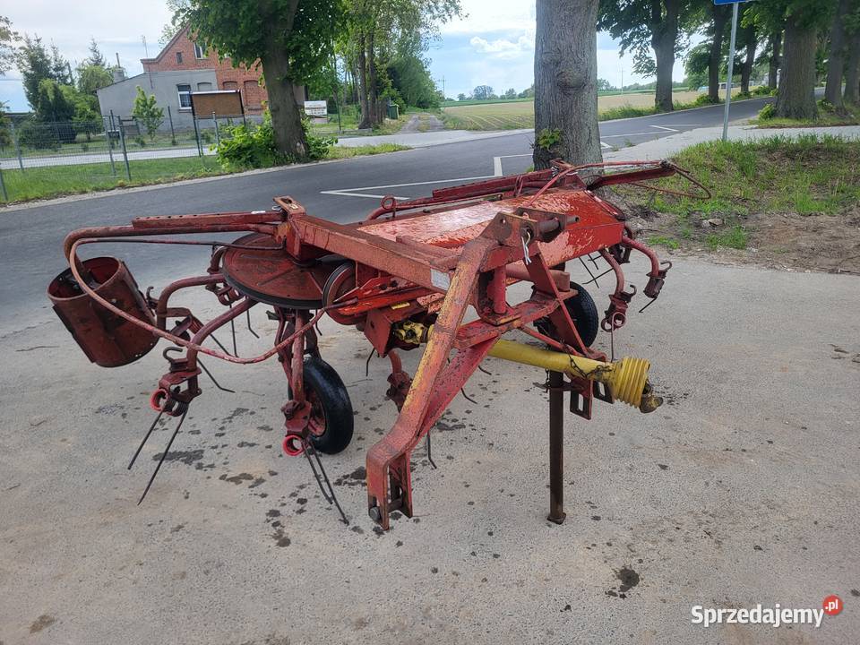 Przetrzasarko zgrabiarka dwu karuzelowa w stanie Wąbrzeźno