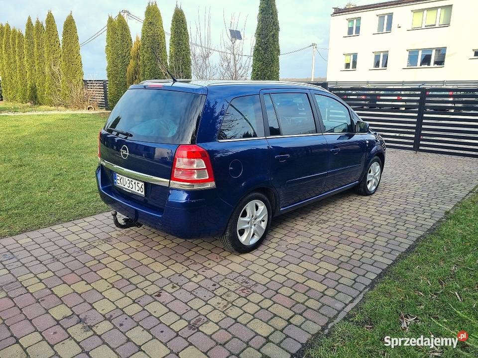 Opel Zafira B 18 pb 140 2011 2x koła stan wersja 140KM łódzkie Kutno