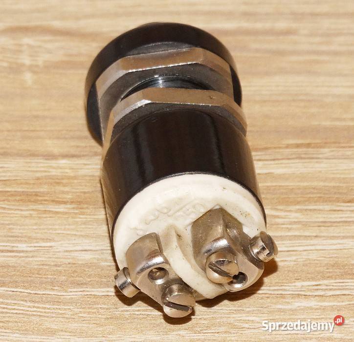 Przycisk bakelitowy monostabilny czarny 36 A 250