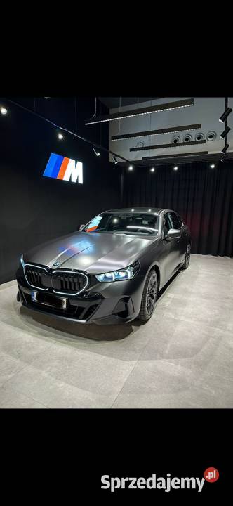 auto do ślubu BMW G60 2025 r matowy kolor
