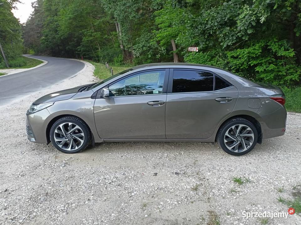 Toyota Corolla 16 Premium 1WŁ Salon Serwis ASO kupiony w polskim salonie Czosnów
