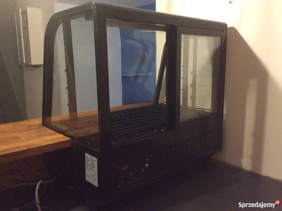 Witryna chłodnicza gablota do ciasta kawiarnia wielkopolskie Poznań