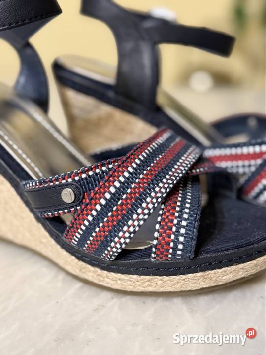 Nowe skórzane sandały na koturnie Tom Tailor