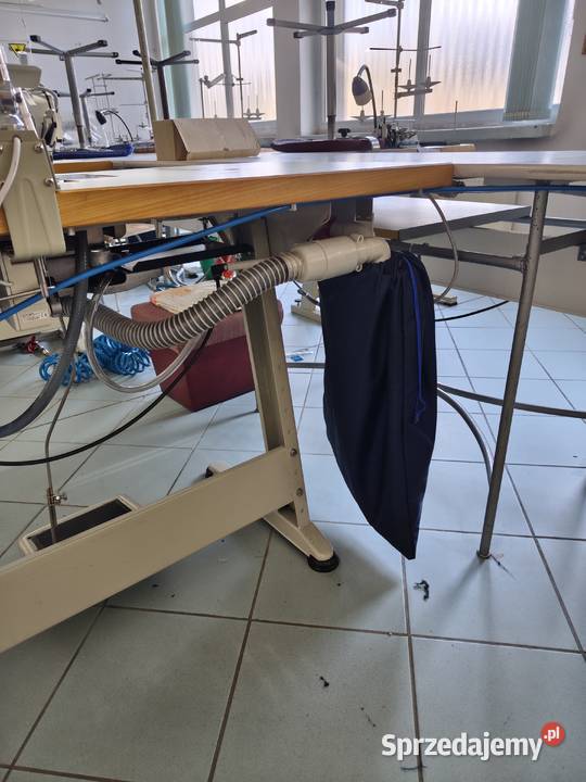 Sprzedam Owerlok 4nitkowy Siruba 747QD Używany