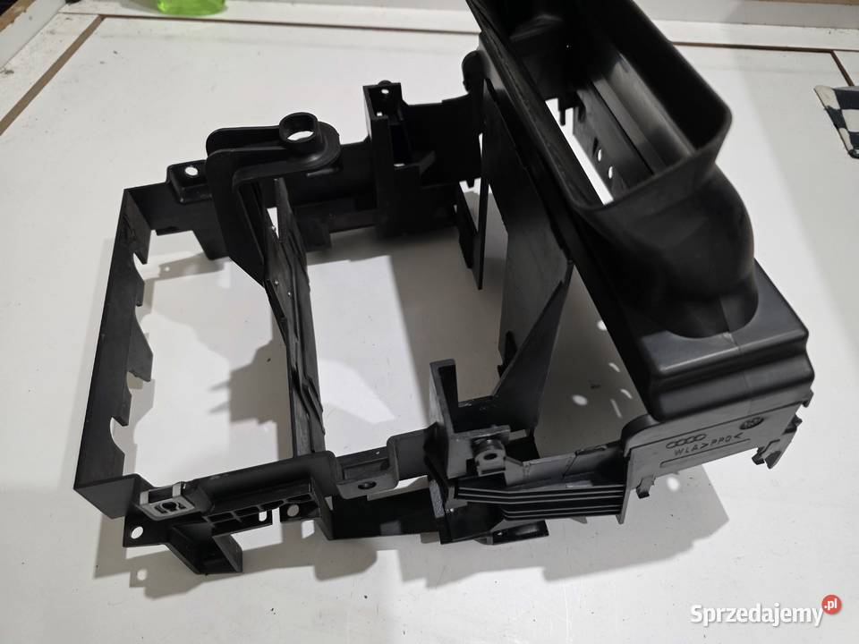 Kosz 2 Din Audi A8D2 4D0857007K warmińsko-mazurskie Iława