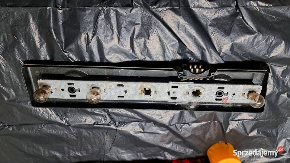 Mercedes w123 lampa tył lewa ladny stan oryginal Oleśnica