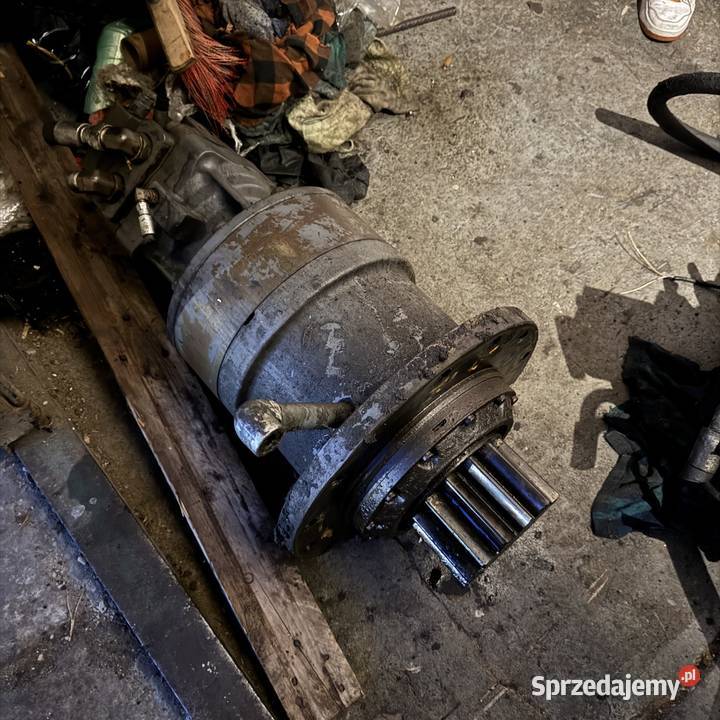Reduktor obrotu koparki Holland E215 Katowice