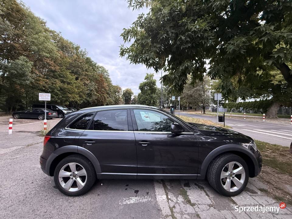 Audi Q5 20 TFSI 2011 2009 czarny