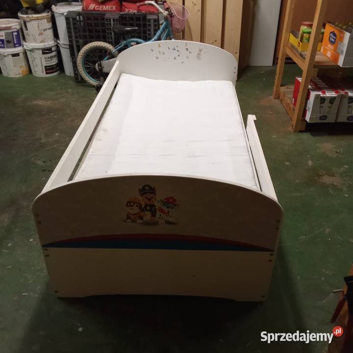Dwa łóżka dziecięce 140 i 160 z materacami sprzedam