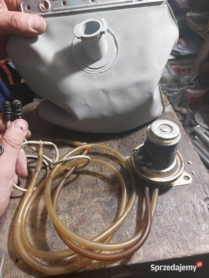 Zbiornik pompka dysze spryskiwaczy Żuk Fiat 125p Piaski