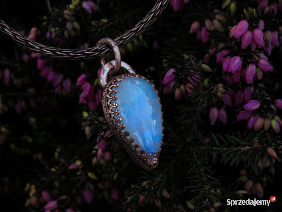 Miedziany wisiorek z niebieskim kamieniem Wieliczka