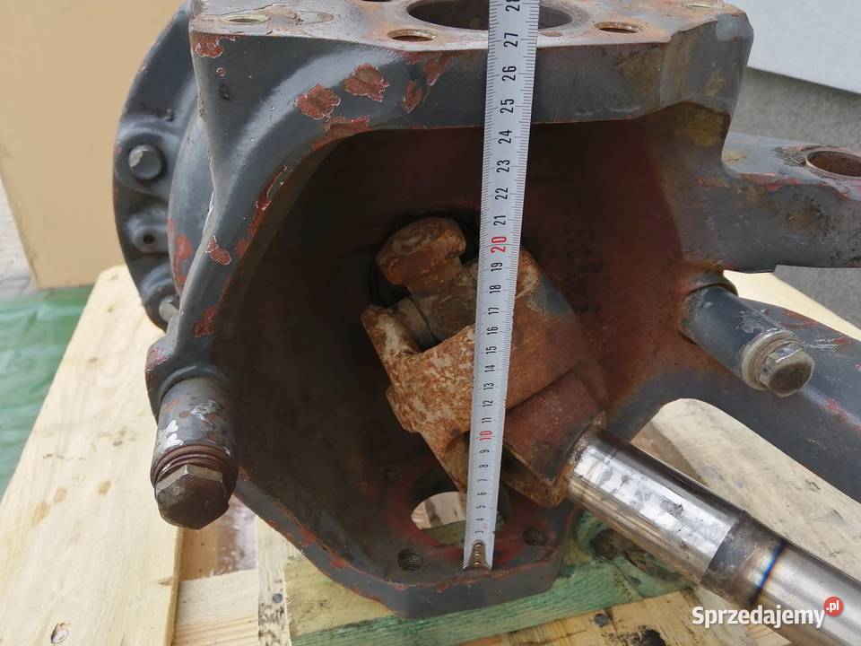 Zwolnica Zwrotnica prawy przód Fermec 965