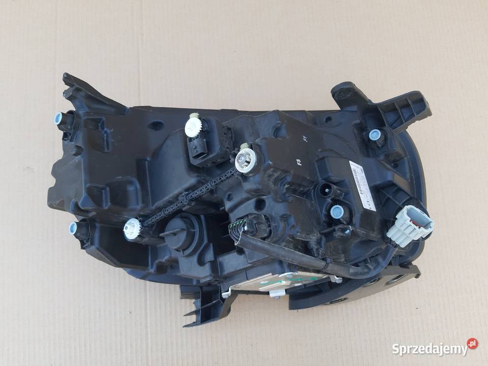 MERCEDES XKLASA W470 REFLEKTOR LEWY FULL LED sprzedam