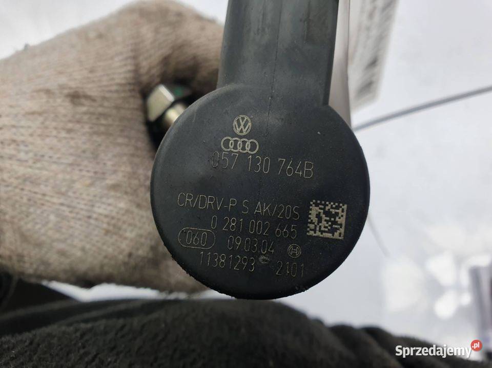 LISTWA WTRYSKOWA AUDI A8 D3 059130090J Pozostałe Lipno