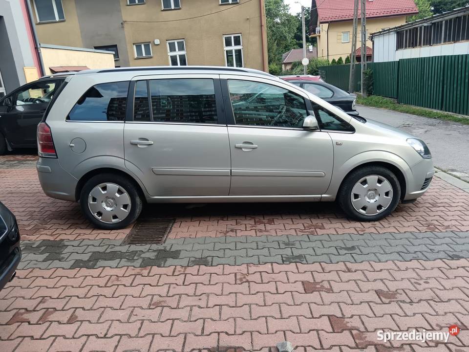 Opel Zafira B 7 osobowa gaz CNG hak holowniczy 242600km