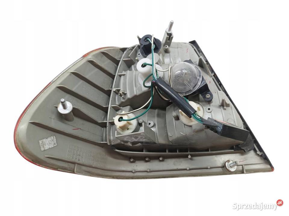 LAMPA TYŁ PRAWA SEDAN LIFT LCI Bmw Seria 3 IV