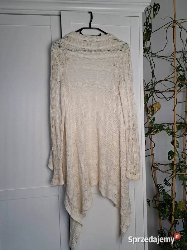 Ażurowy kardigan Diverse S romantyczny styl i Trąbki Wielkie