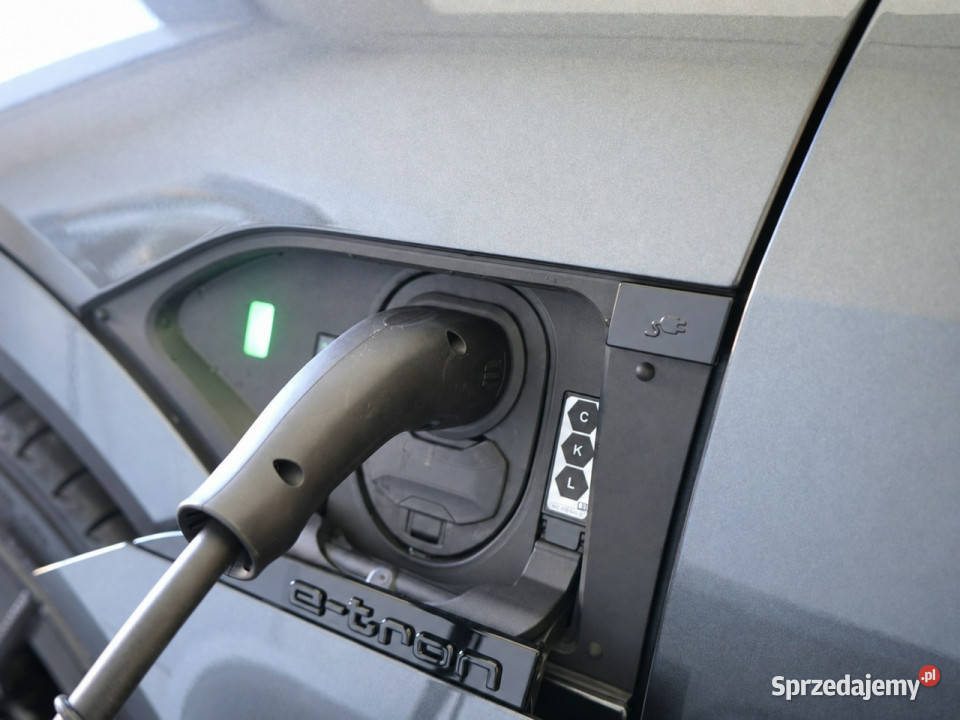 Audi Q8 etron etron 55 408 Sline MatrixLED ACC serwisowany w ASO Kielce sprzedam