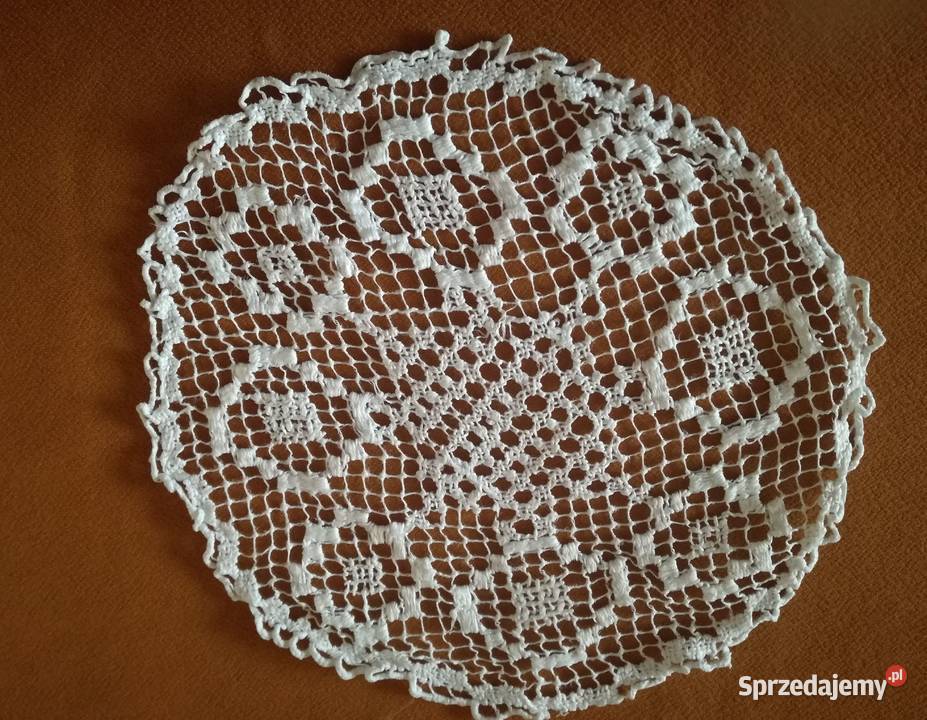 Serwetka z białych niciŚrednica