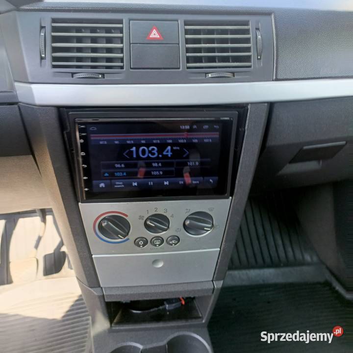 Opel Meriva a 16 Kuleje