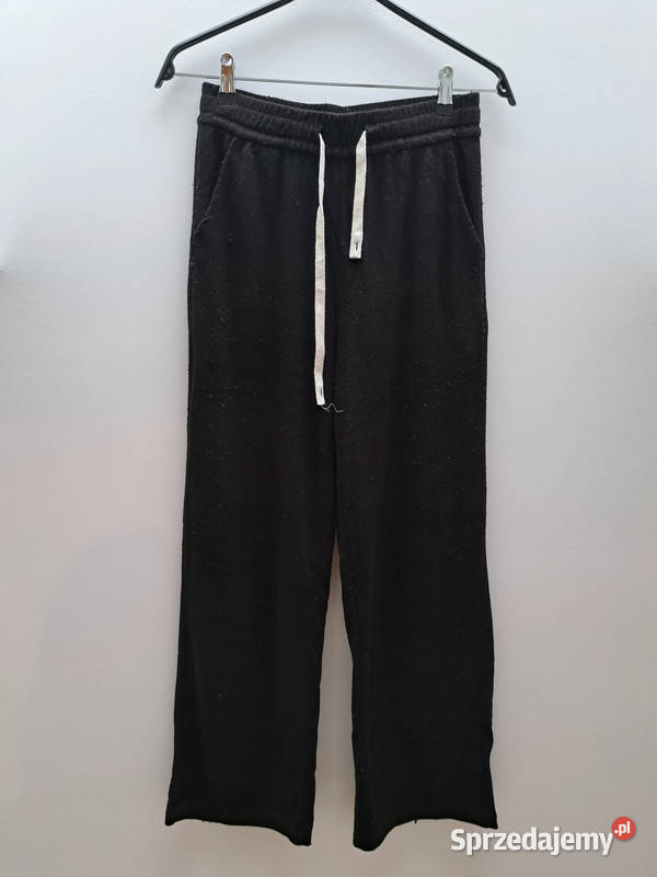 Czarne materiałowe spodnie z prostą nogawką SM