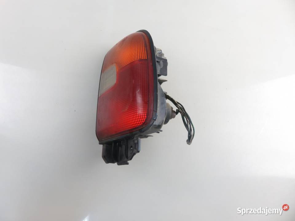 LAMPA PRAWA TYLNA TOYOTA RAV 4 I