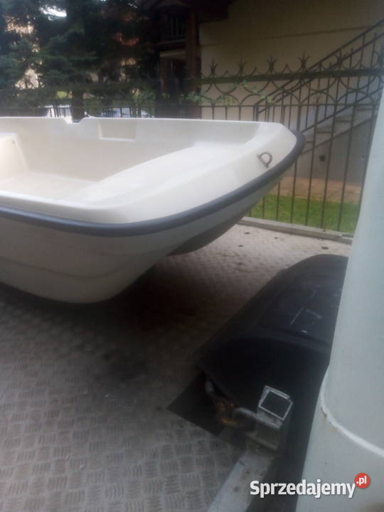 plastikowa łódka Ząbki