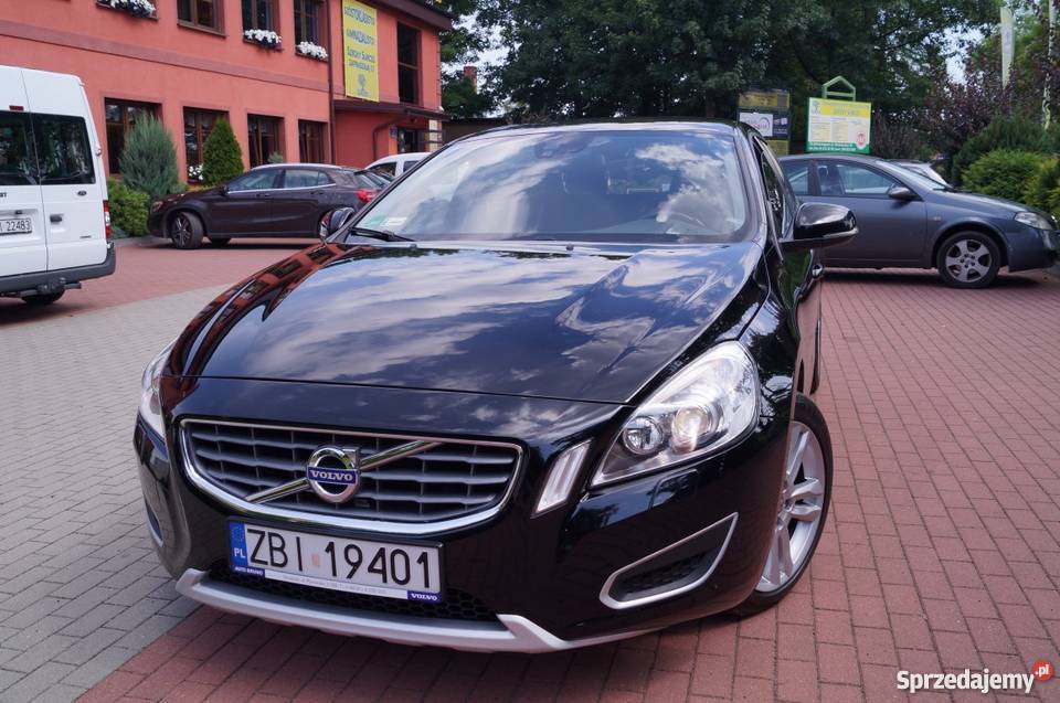 Volvo V60 20D 163 Najbogatsza wersja Rok produkcji 2011 Białogard sprzedam