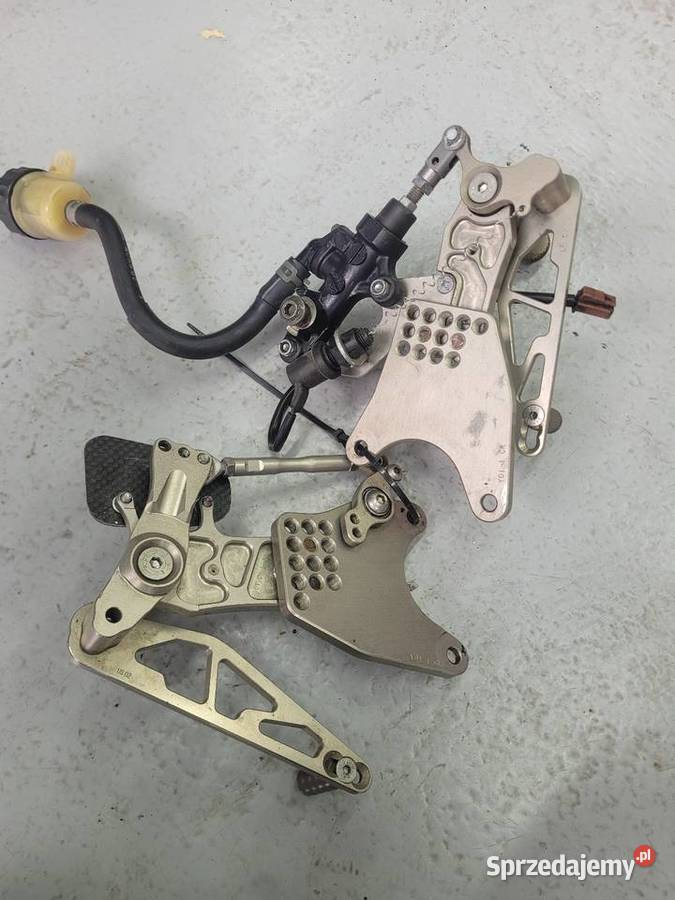 YAMAHA R1 R 1 RN 09 0203 RN09 PODNÓŻKI KIEROWCY