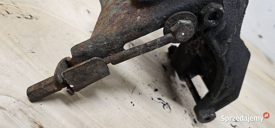 Łapa mocowanie alternatora mercedes w123 20d Pozostałe Zbąszyń