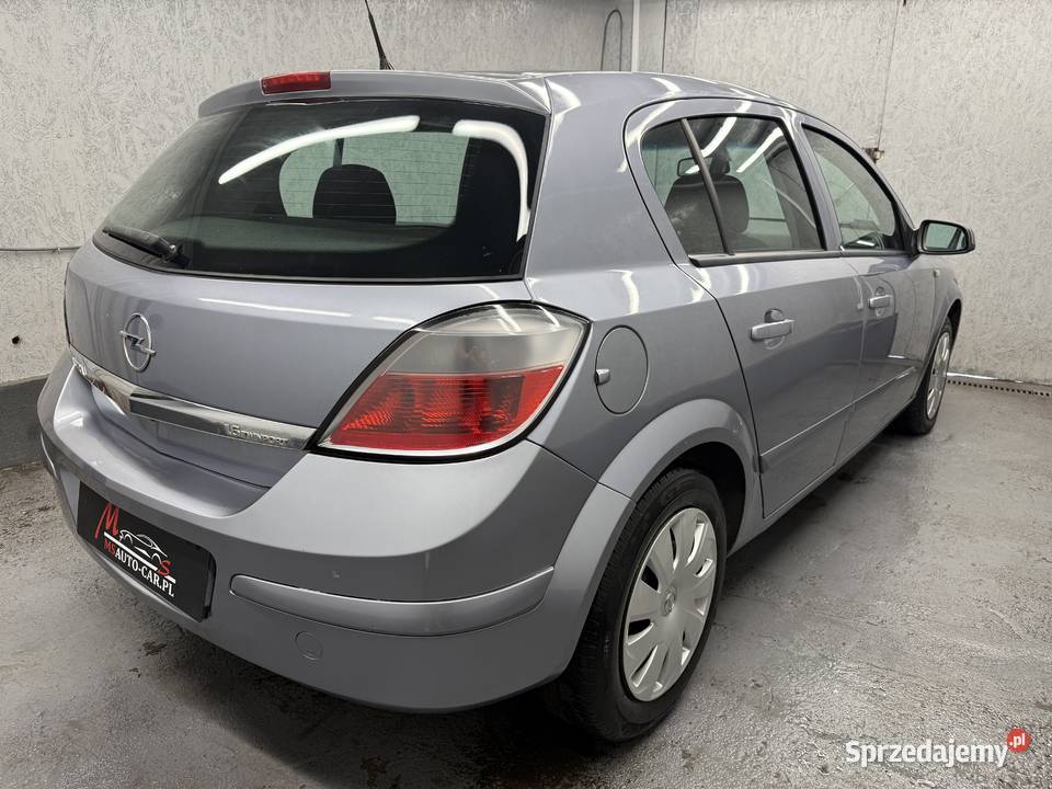 Opel Astra 2007 14 Benzyna Klima Tempomat 173