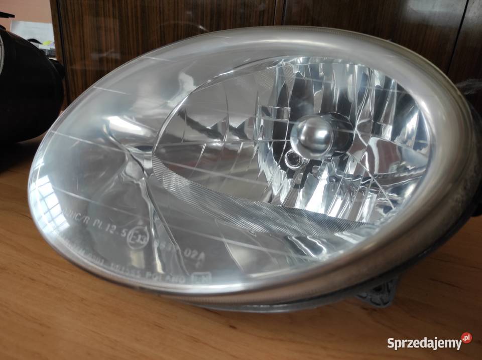Sprzedam komplet reflektorów przednich do Daewoo lampy przednie