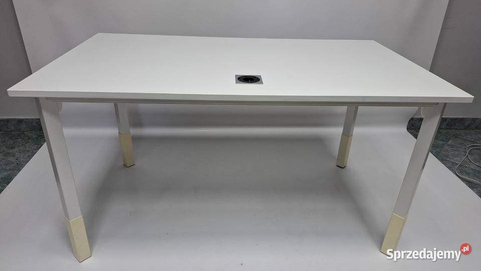 Biurko proste Kinnarps 140x80 białe z gniazdem Poznań
