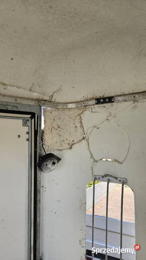 Przyczepa do przewozu koni Fautras 1300