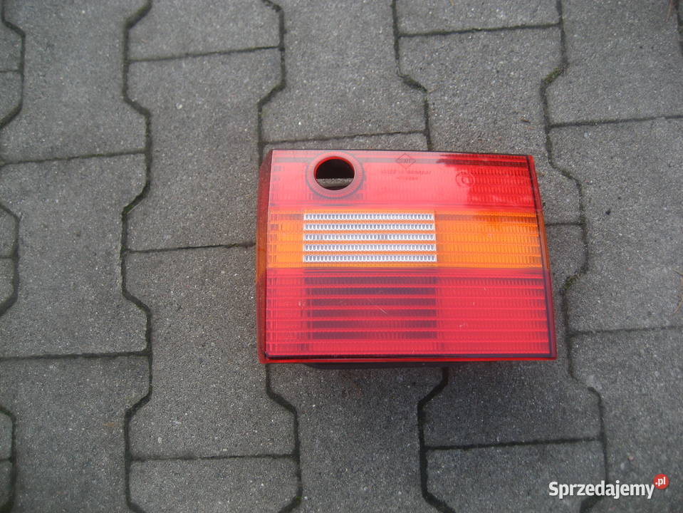 vw passat b4 kombi 9496r lampa tył prawa w klapę prawe