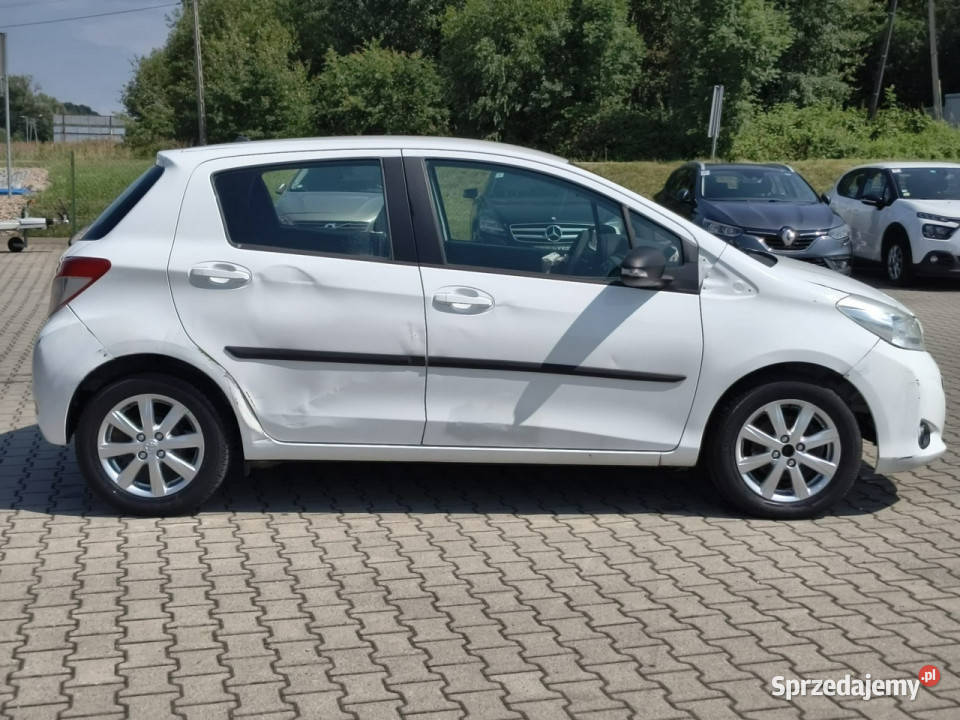 Toyota Yaris 10 benzyna 70 5DRZWI EKONOMICZNY Rok produkcji 2013 Kęty