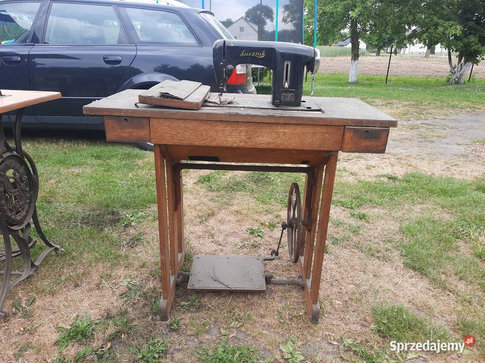 Stare maszyny do szycia Strojec