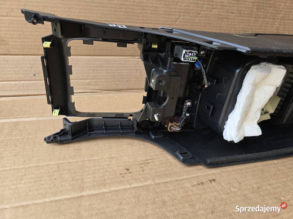 Subaru Outback IV BR podłokietnik panel ramka Legnica