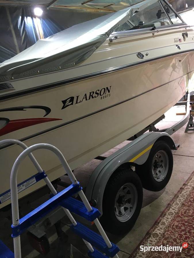 LARSON JACHT MOTOROWY