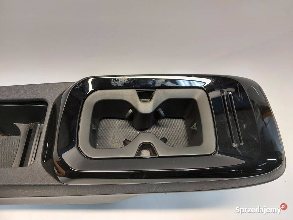 VW ID4 11A 2024r SUV 5D PODŁOKIETNIK TUNEL