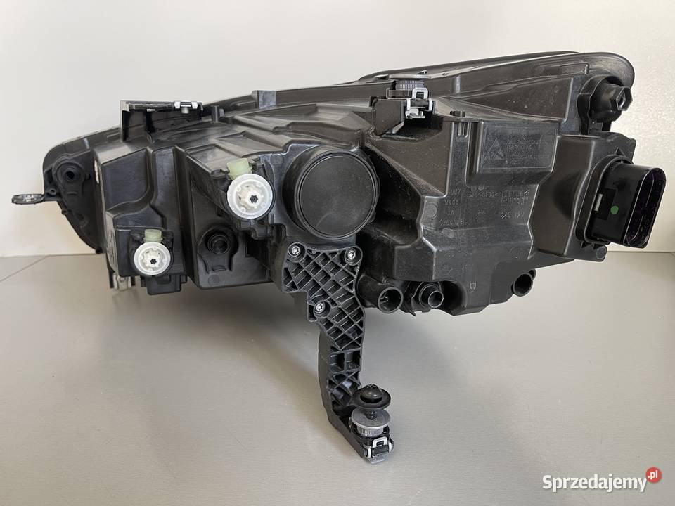 CUPRA FORMENTOR LIFT PRAWA LAMPA FULL LED