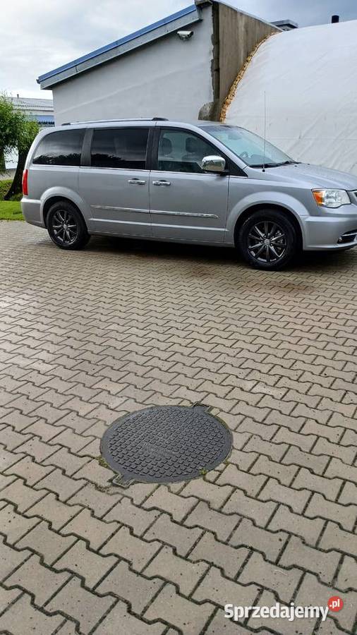 Chrysler town country