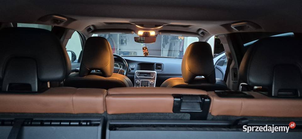 Wyjątkowe Volvo V60 Cross Country 25T AWD Twój