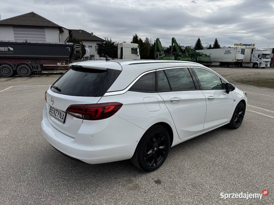 Opel Astra 14 BENZYNA Klimatronik Navi Ledy hak Konin