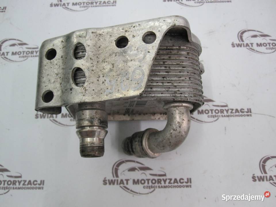 BMW 1 20 B 09r chłodniczka oleju B8316007
