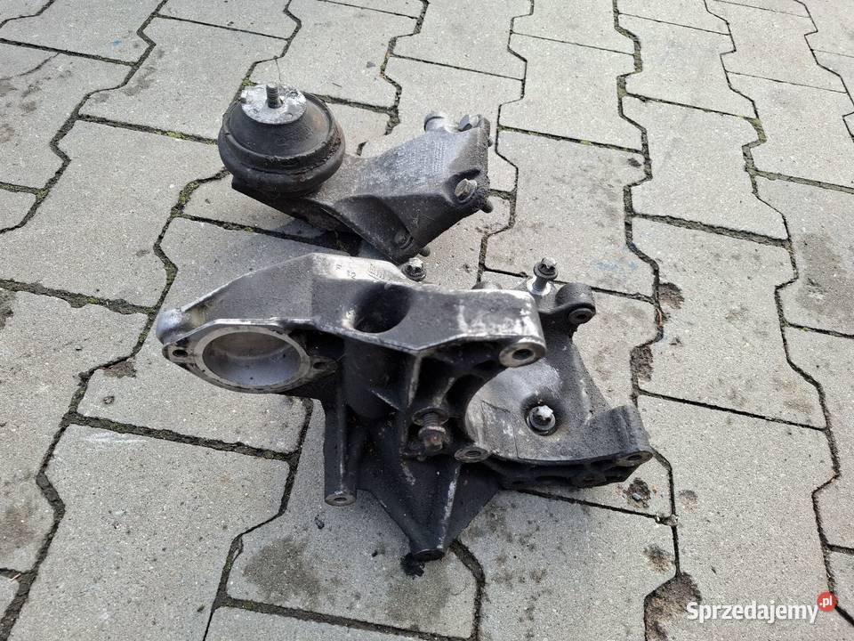 Opel Omega B FL Lift 30 MV6 Łapa Silnika