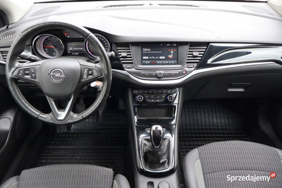 Opel Astra 12 Turbo podgrzewane fotele