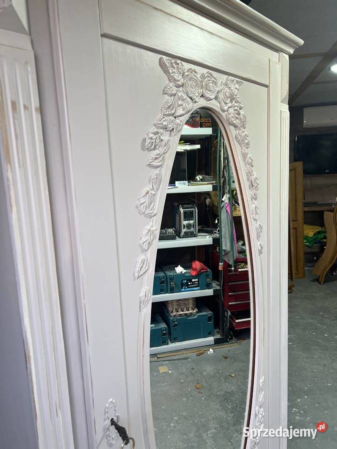 Szafa drewniana z owalnym lustrem Szafy i garderoby Żary