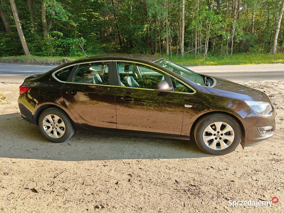 Opel Astra J sedan 14 turbo LPG 140 pomorskie